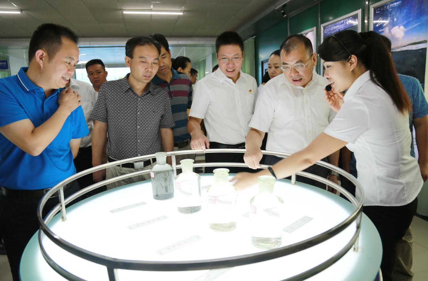 2016年9月，時任湖南省懷化市委常委、組織部部長，現(xiàn)任郴州市市委常委、組織部部長江波蒞臨公司視察.JPG