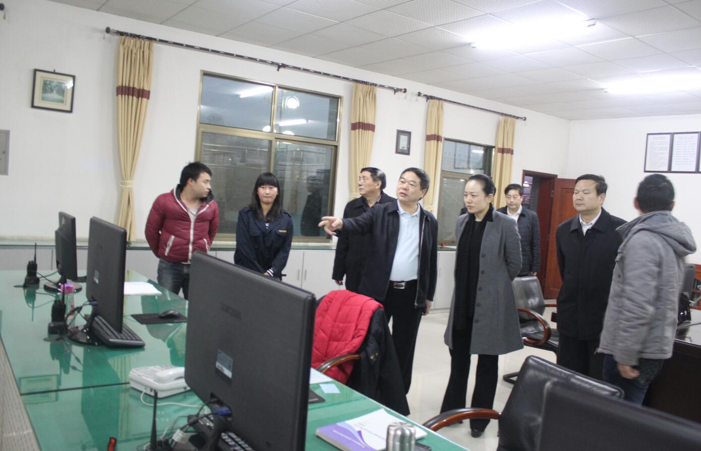 2014年1月，時任懷化市市長李暉蒞臨公司調(diào)研.JPG