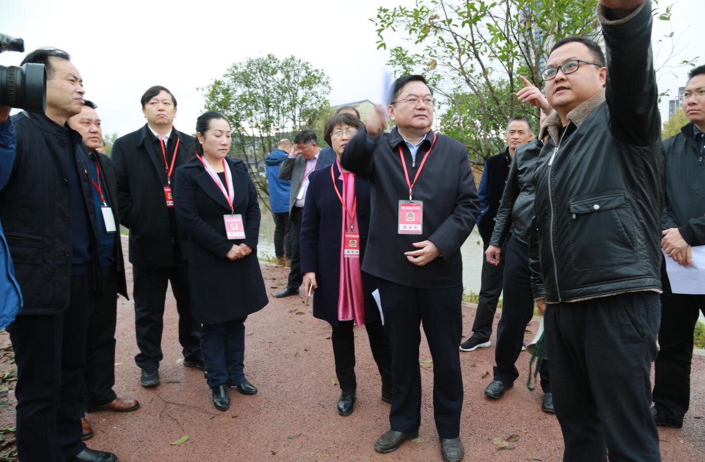 2018年11月，市政協(xié)主席李軍察看污水處理管網(wǎng).JPG